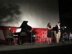 Simone Sala, al pianoforte, e gli attori Barbara Petti e Luca Cataldi